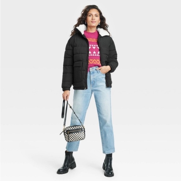 Women's Puffer Jacket - Universal
Thread Black nwt - Picture 2 of 4